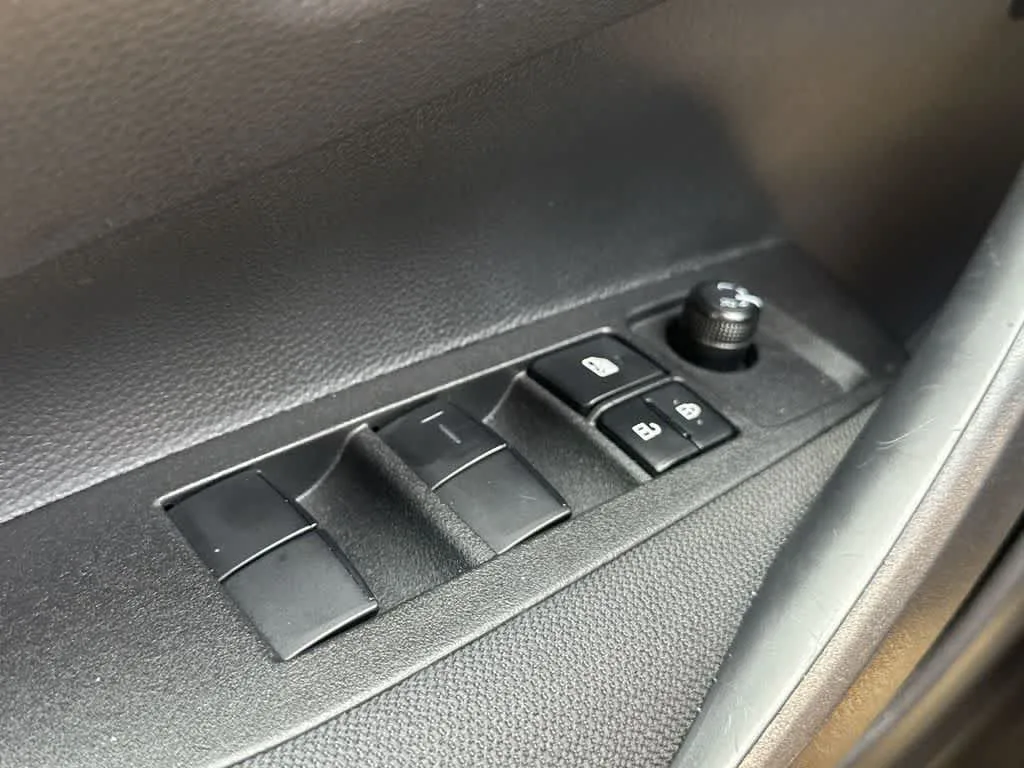 2025 Toyota Corolla LE photo 17