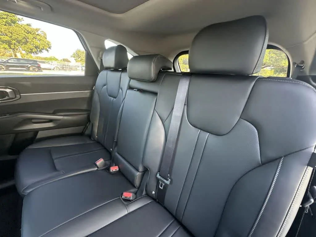 2026 Kia Sorento S photo 22