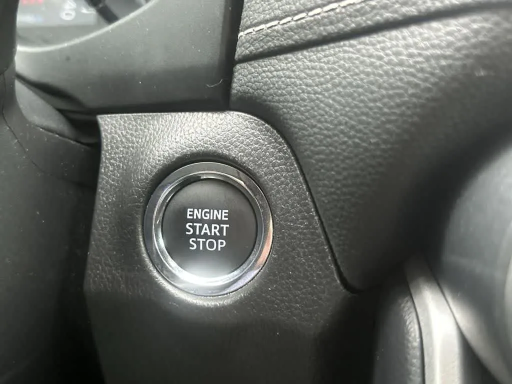 2024 Toyota RAV4 XLE photo 24