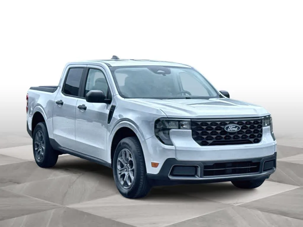 2025 Ford Maverick XLT photo 2