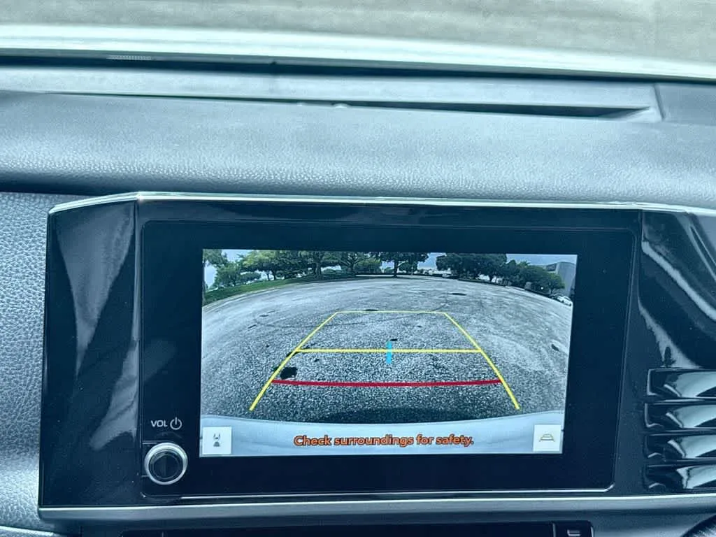 2025 Toyota Camry SE photo 19