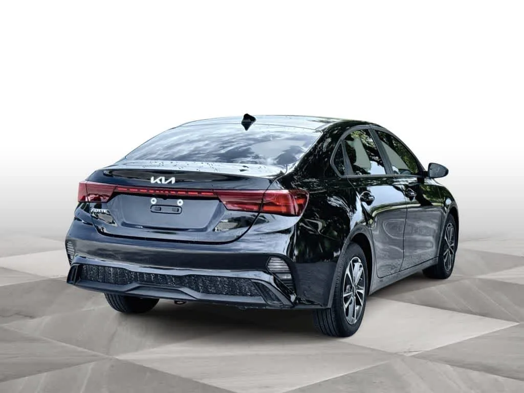 2024 Kia Forte LXS photo 8