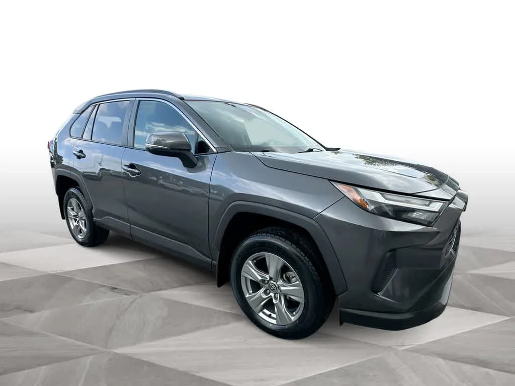 2024 Toyota RAV4 XLE photo 2
