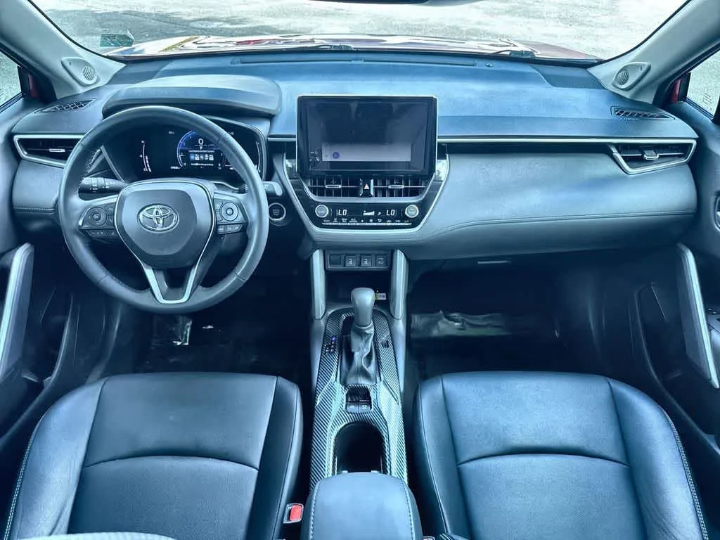 2023 Toyota Corolla Cross XLE photo 24