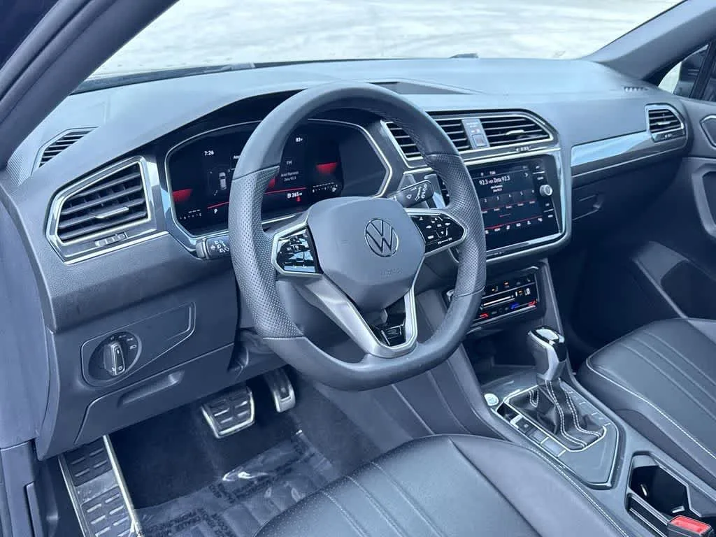2024 Volkswagen Tiguan SE R-Line Black photo 13