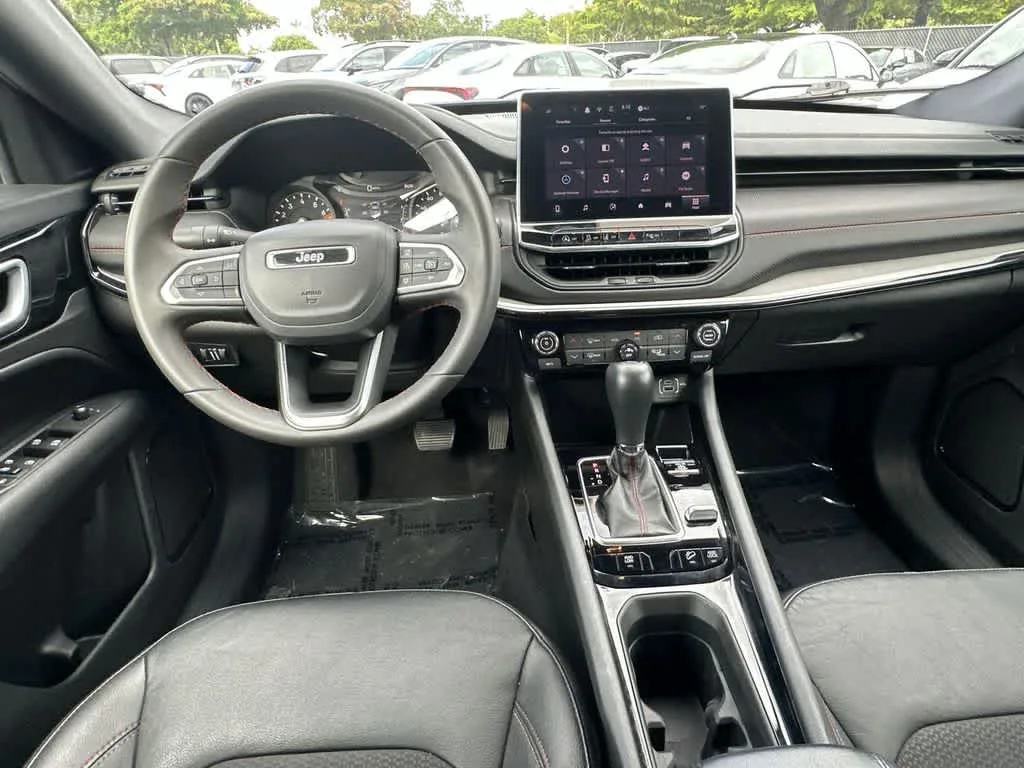 2025 Jeep Compass Trailhawk photo 14
