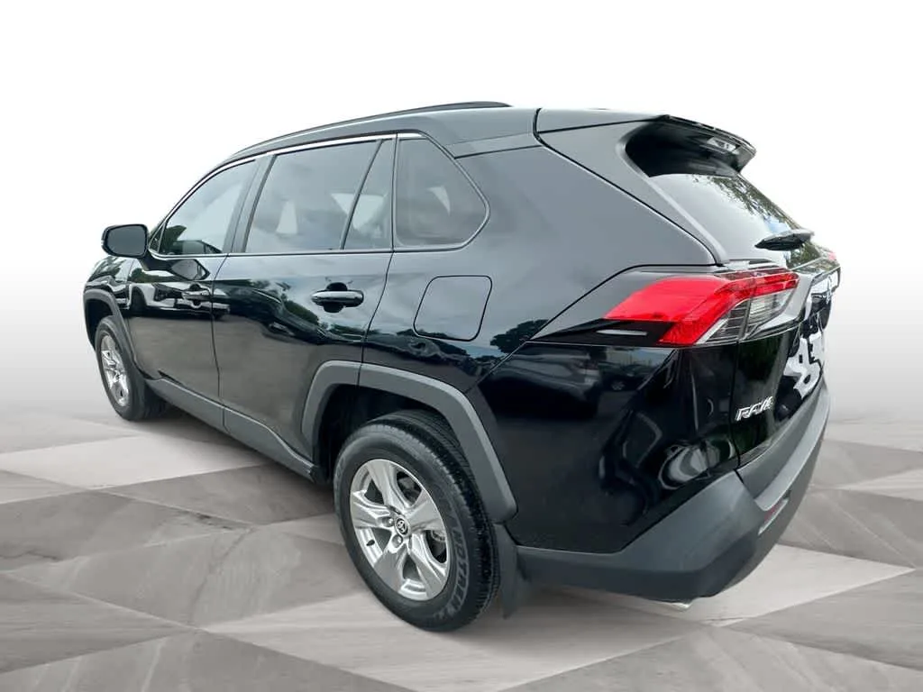 2024 Toyota RAV4 XLE photo 6