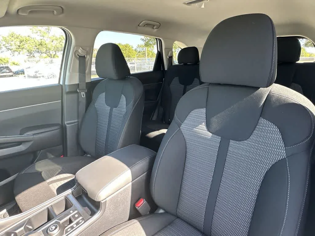 2026 Kia Sorento LX photo 14