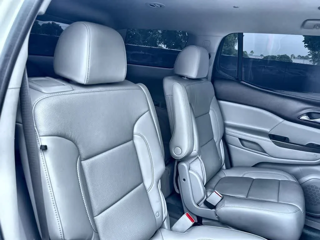 2023 GMC Acadia SLT photo 26