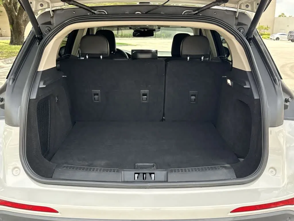 2023 Lincoln Corsair Standard photo 25