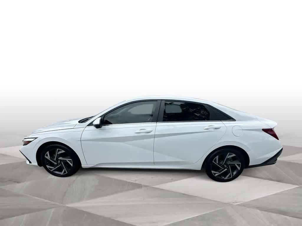 2024 Hyundai Elantra Limited photo 5