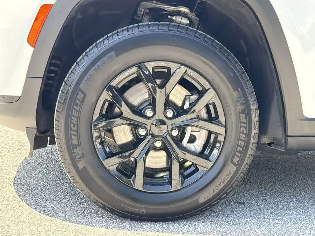 2024 Jeep Grand Cherokee L Altitude photo 10