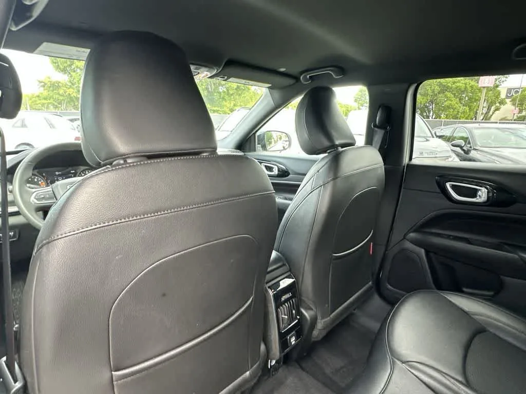 2025 Jeep Compass Trailhawk photo 13