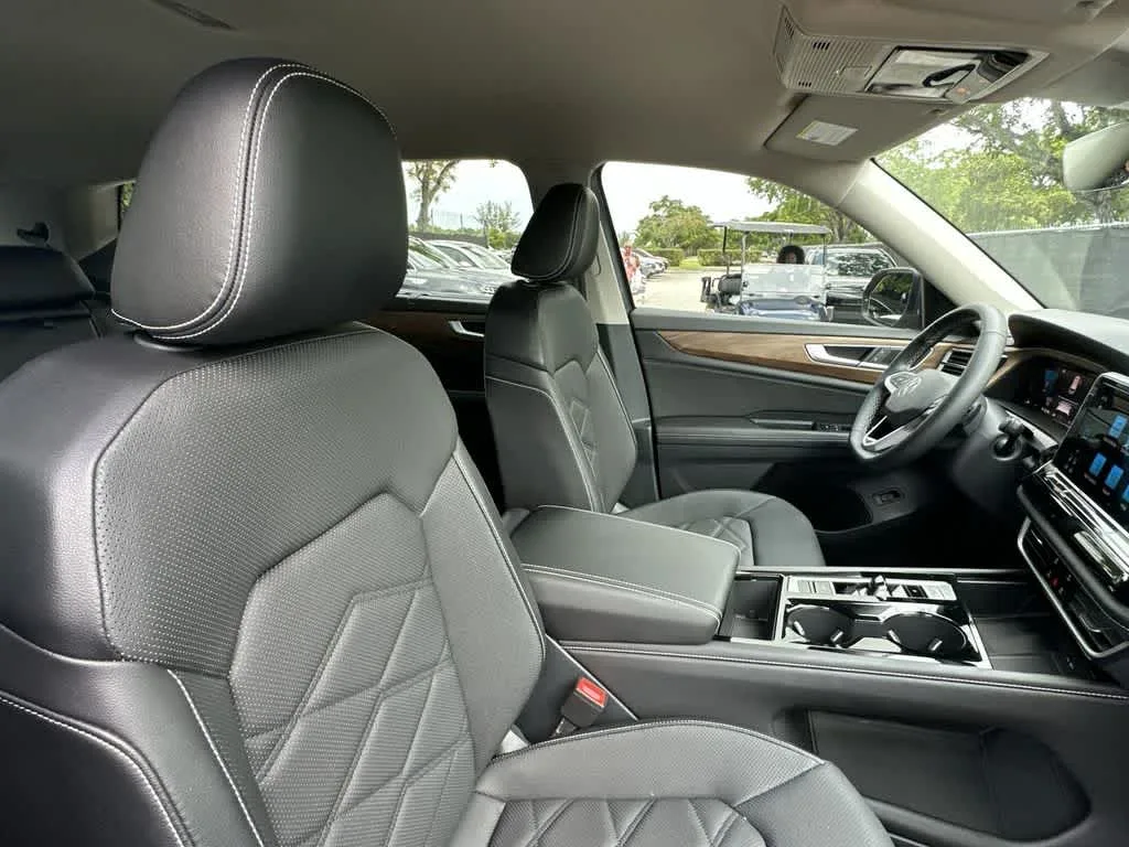 2024 Volkswagen Atlas 2.0T SE w/Technology photo 14
