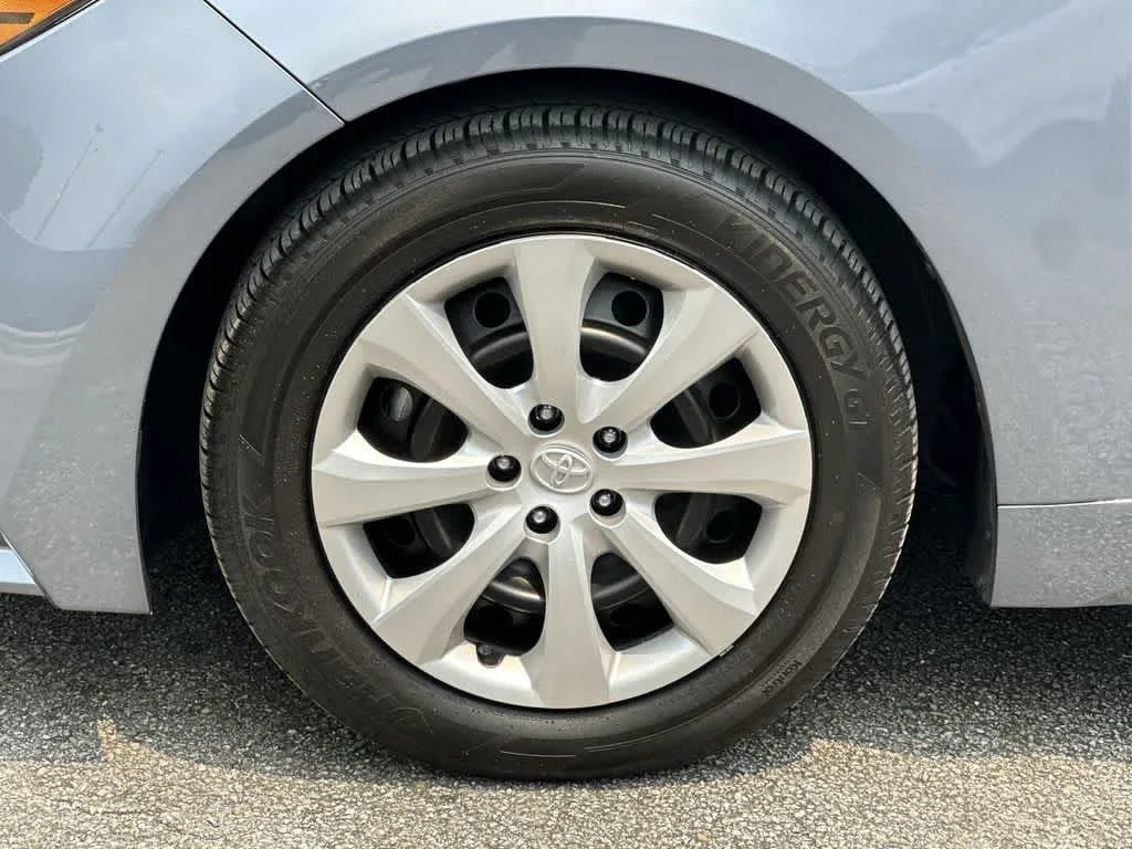 2025 Toyota Corolla LE photo 11