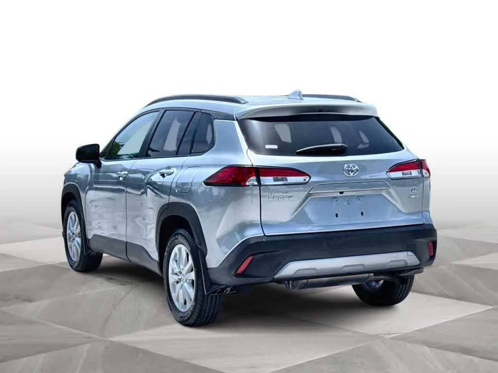 2024 Toyota Corolla Cross LE photo 6