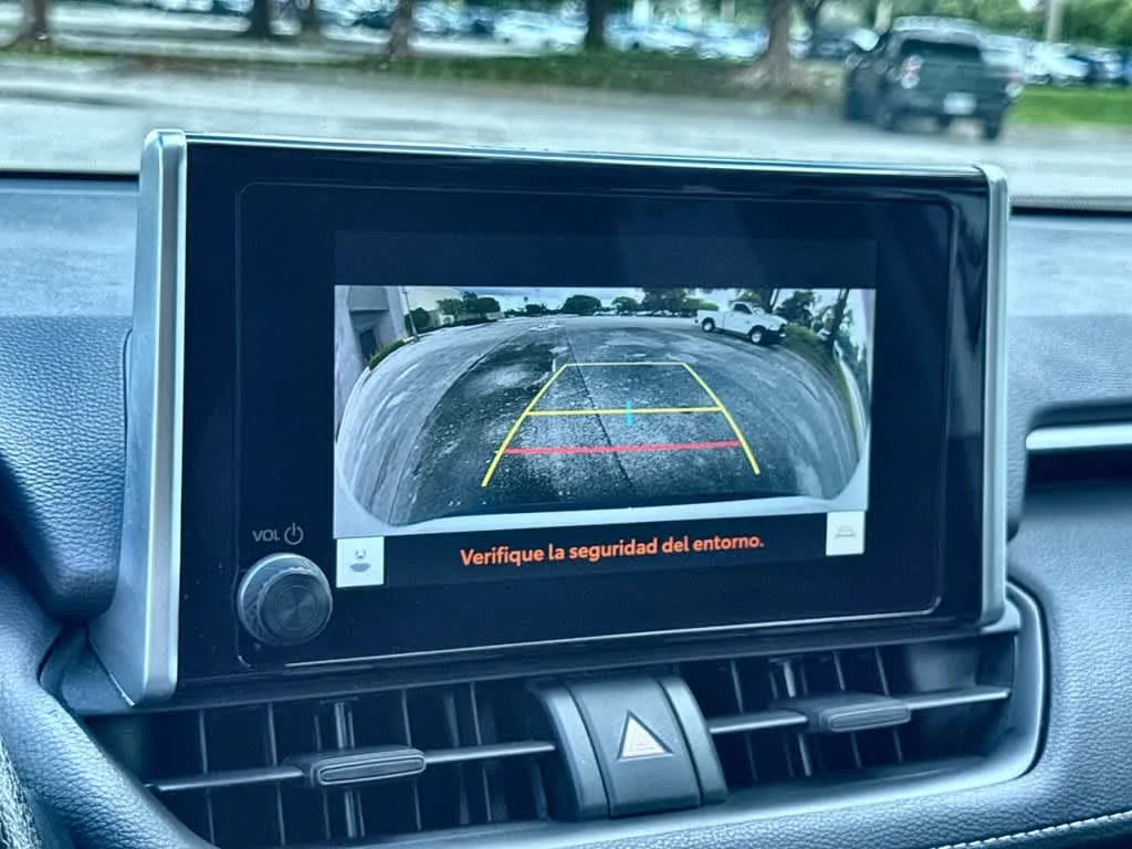 2025 Toyota RAV4 XLE photo 19