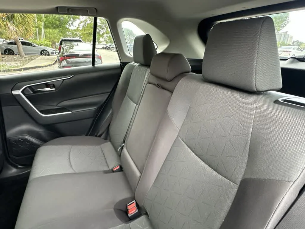 2024 Toyota RAV4 XLE photo 15