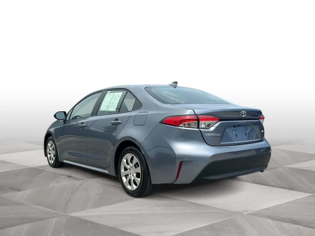 2025 Toyota Corolla LE photo 6
