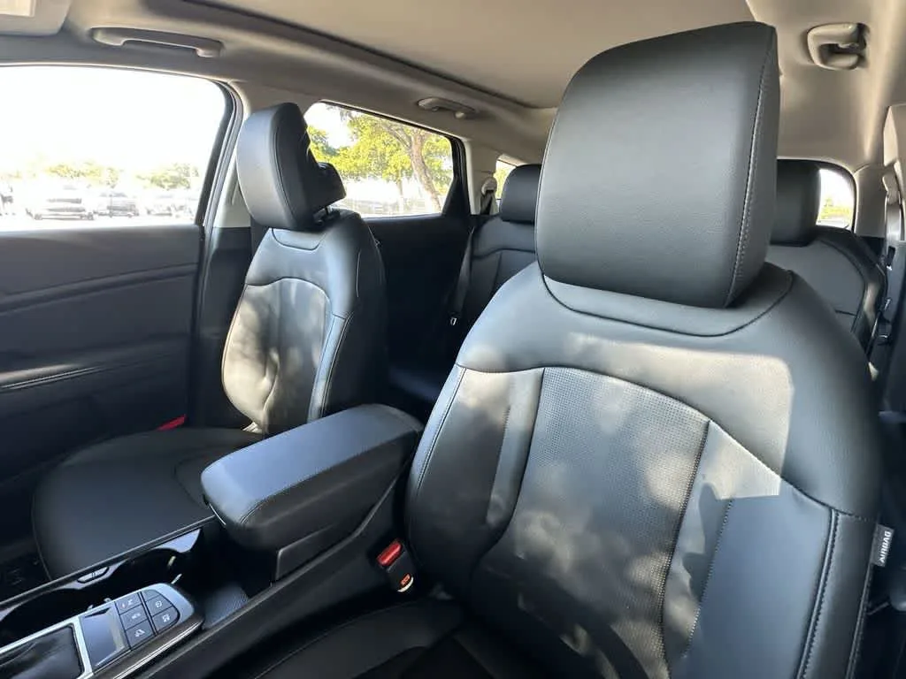 2026 Kia Sportage SX photo 14