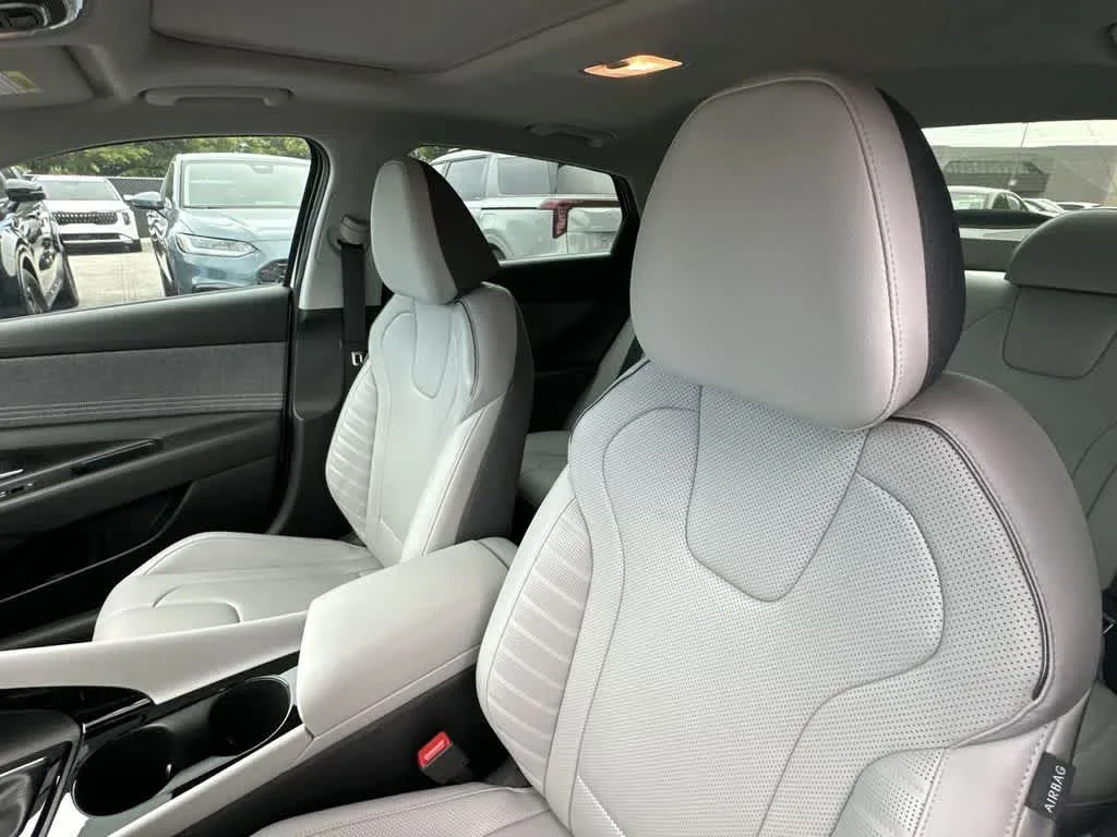2024 Hyundai Elantra Limited photo 21