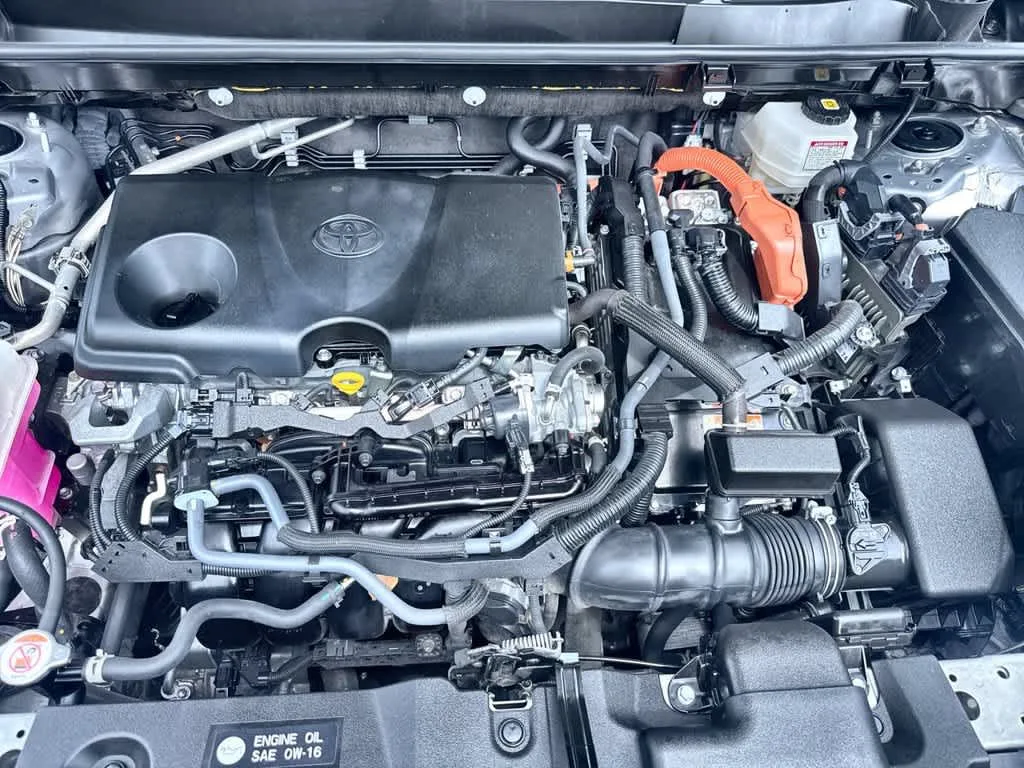 2024 Toyota RAV4 Hybrid LE photo 12