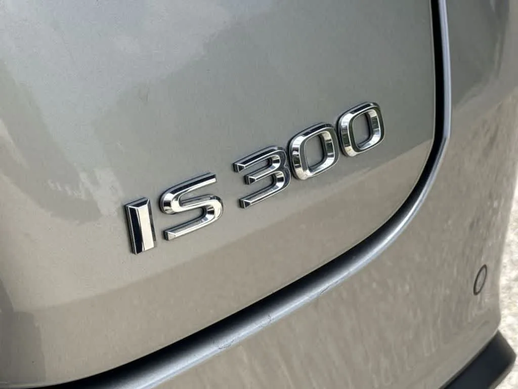 2023 Lexus IS 300 photo 10