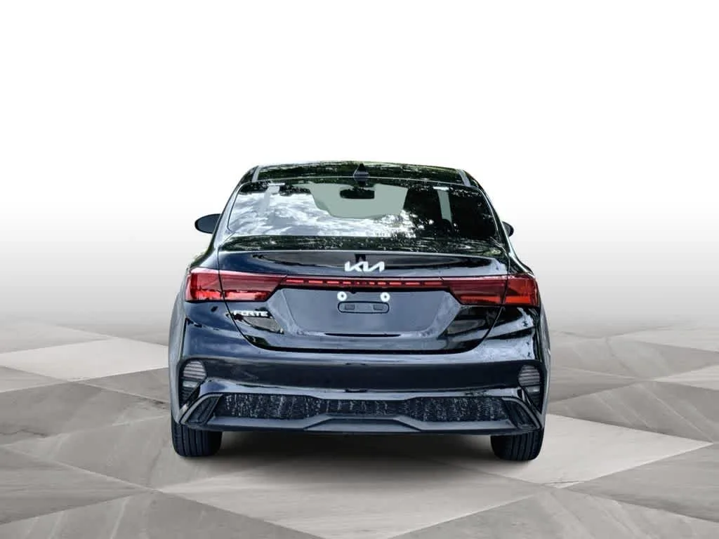 2024 Kia Forte LXS photo 7