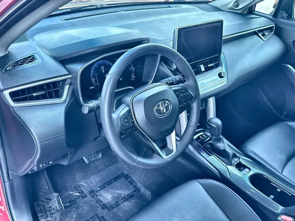 2023 Toyota Corolla Cross XLE photo 13