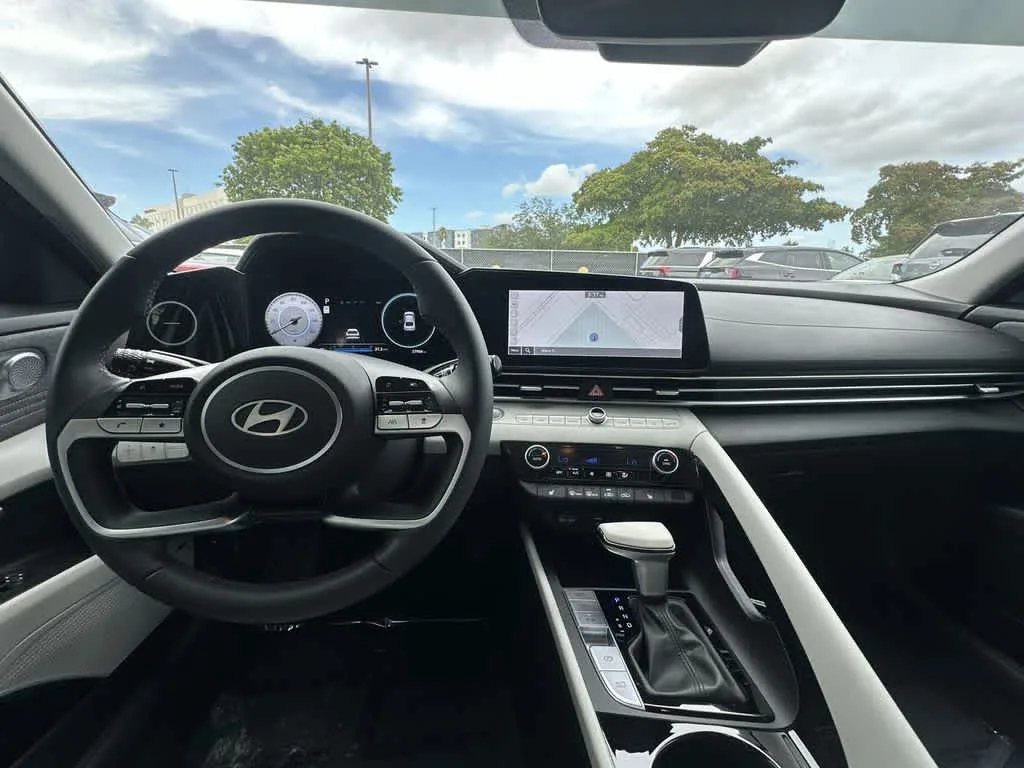 2024 Hyundai Elantra Limited photo 17