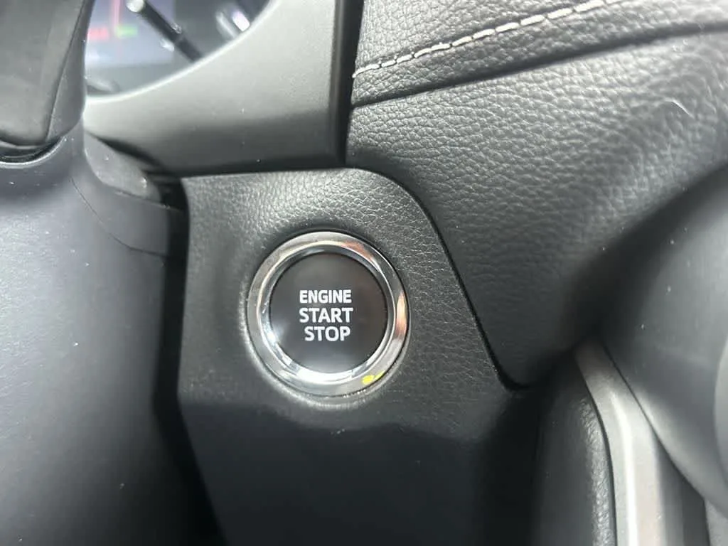 2024 Toyota RAV4 XLE photo 24
