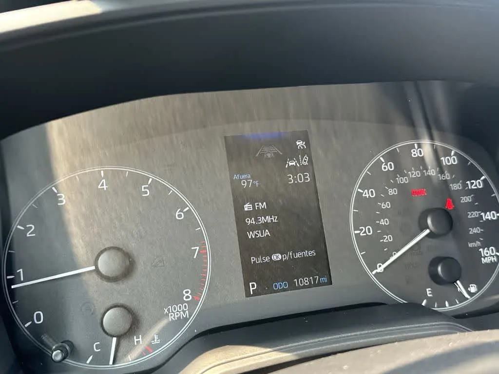 2025 Toyota Corolla LE photo 16
