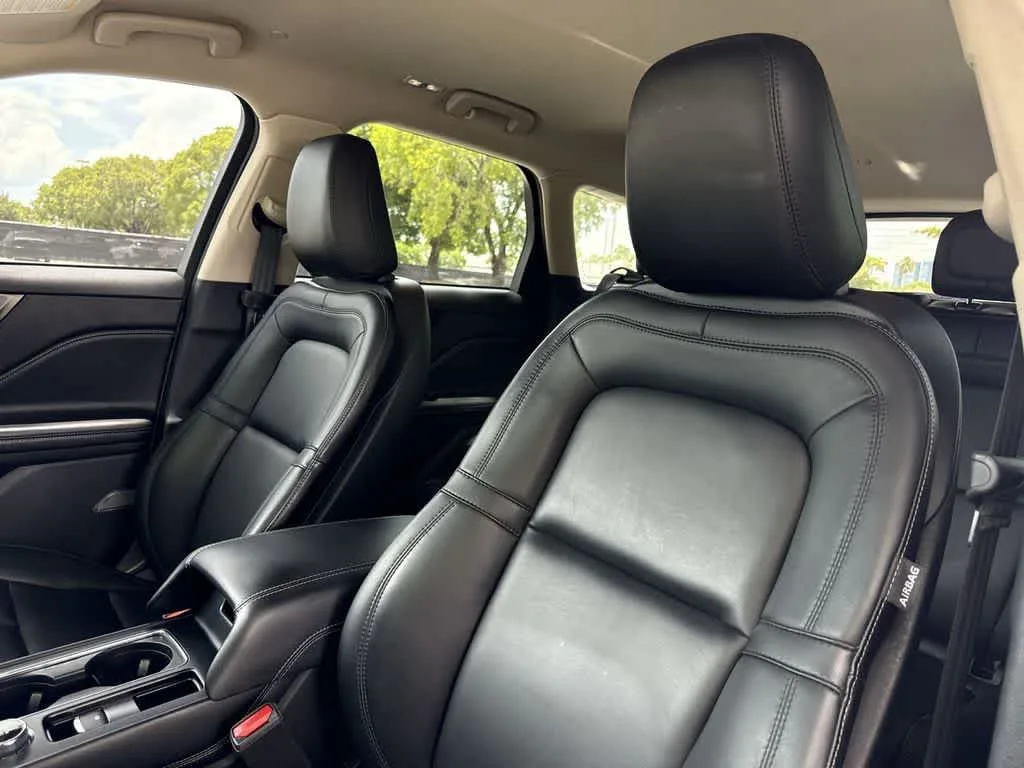 2023 Lincoln Corsair Standard photo 14