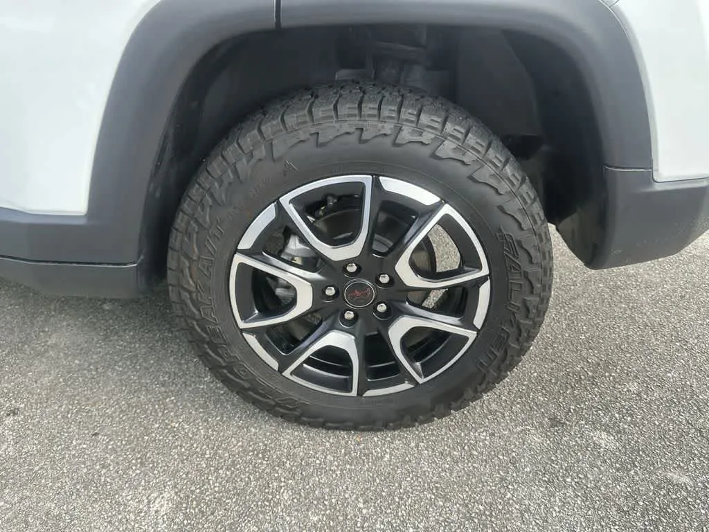 2025 Jeep Compass Trailhawk photo 11