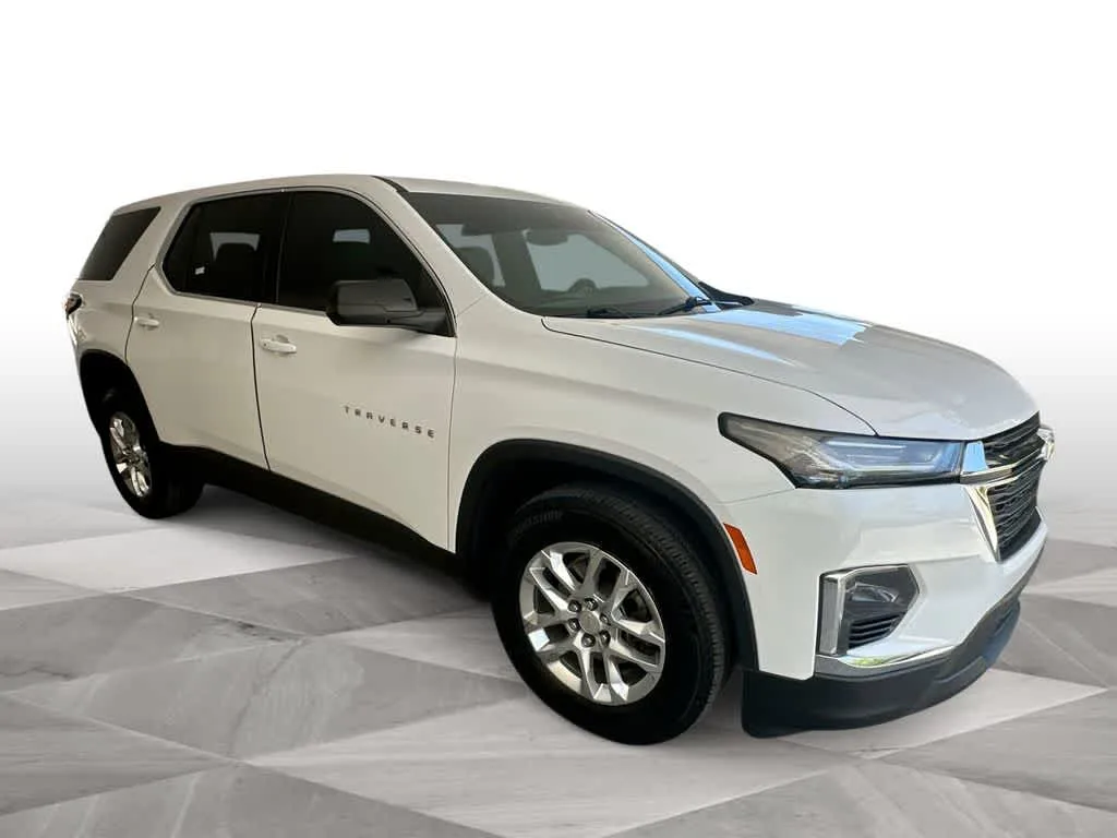 2023 Chevrolet Traverse LS photo 2