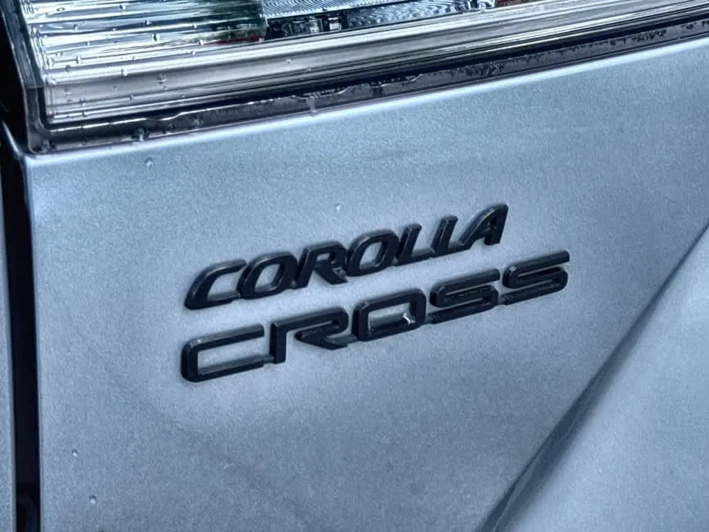 2025 Toyota Corolla Cross Hybrid SE photo 10