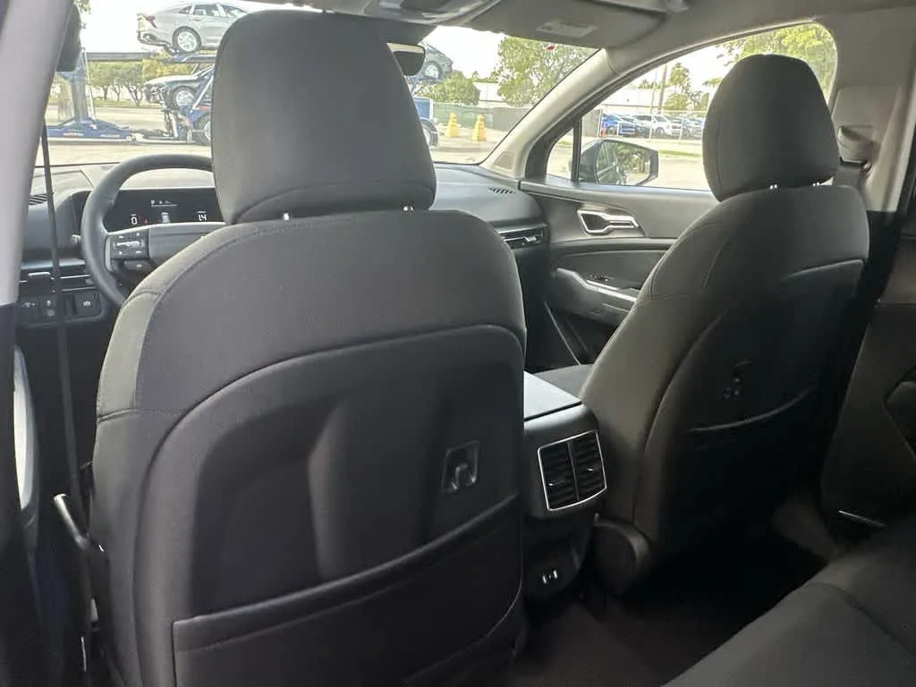 2026 Kia Sportage Hybrid S photo 23