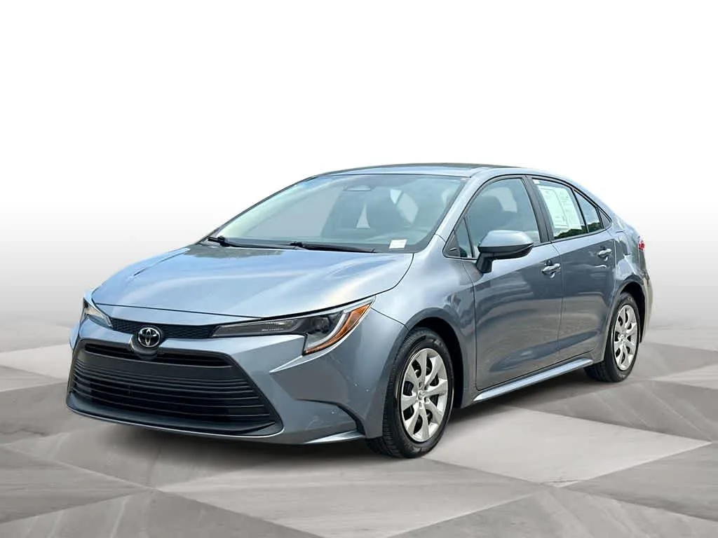 2025 Toyota Corolla LE photo 4