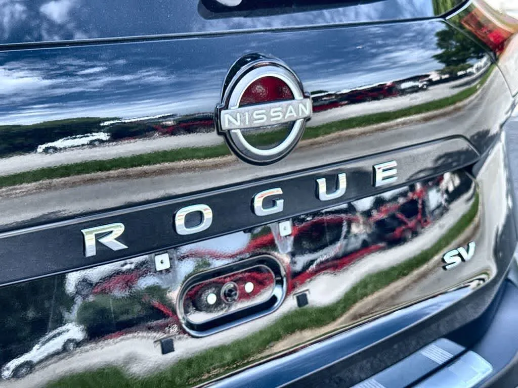 2023 Nissan Rogue SV photo 10