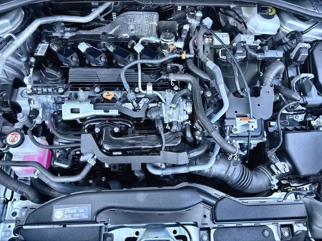 2025 Toyota Corolla Cross Hybrid SE photo 12
