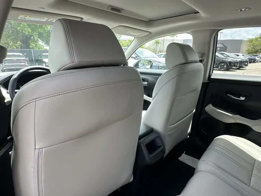 2025 Honda HR-V EX-L photo 16