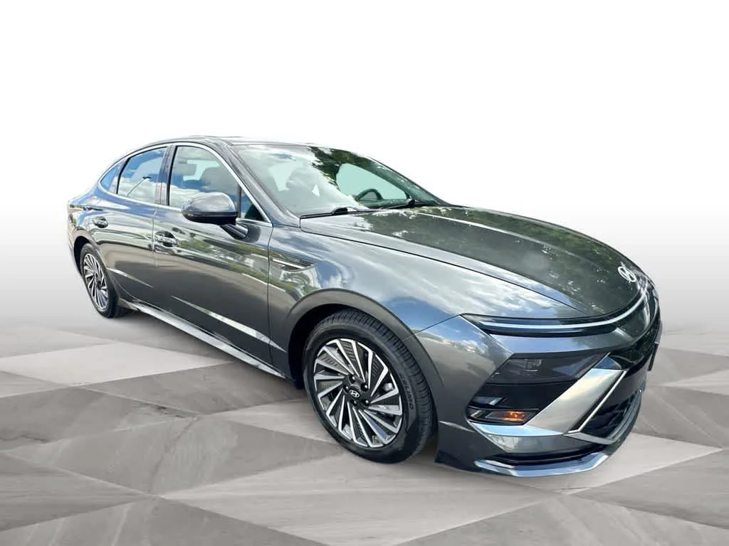 2025 Hyundai Sonata Hybrid SEL photo 2