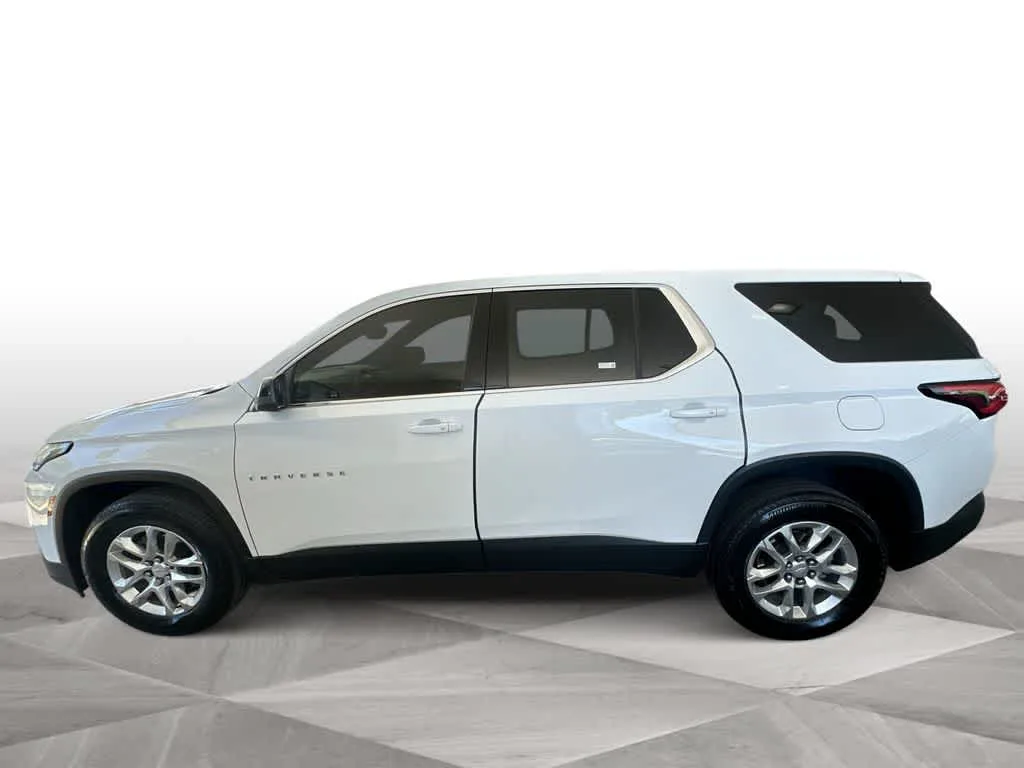 2023 Chevrolet Traverse LS photo 5