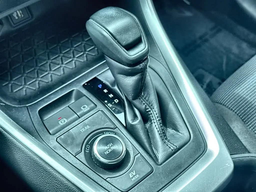 2024 Toyota RAV4 Hybrid LE photo 21