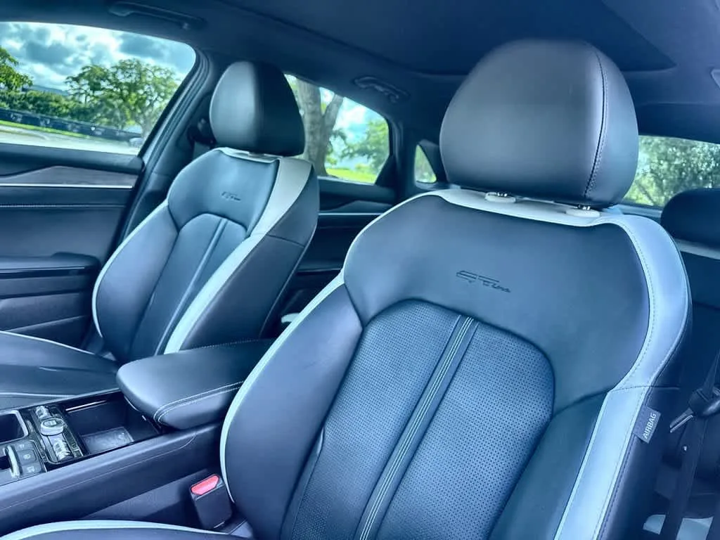 2025 Kia K5 GT-Line photo 14