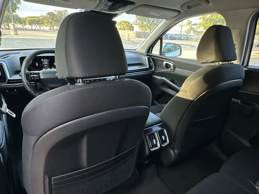 2026 Kia Sorento LX photo 23