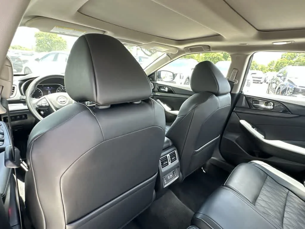 2023 Nissan Maxima Platinum photo 16
