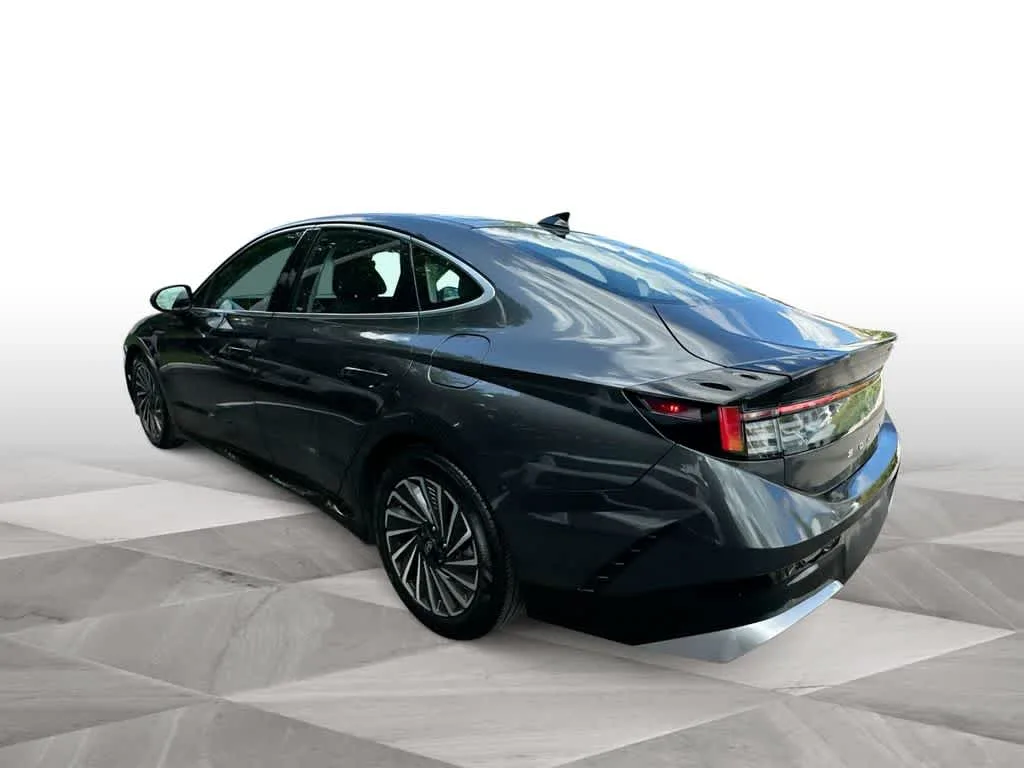 2025 Hyundai Sonata Hybrid SEL photo 6
