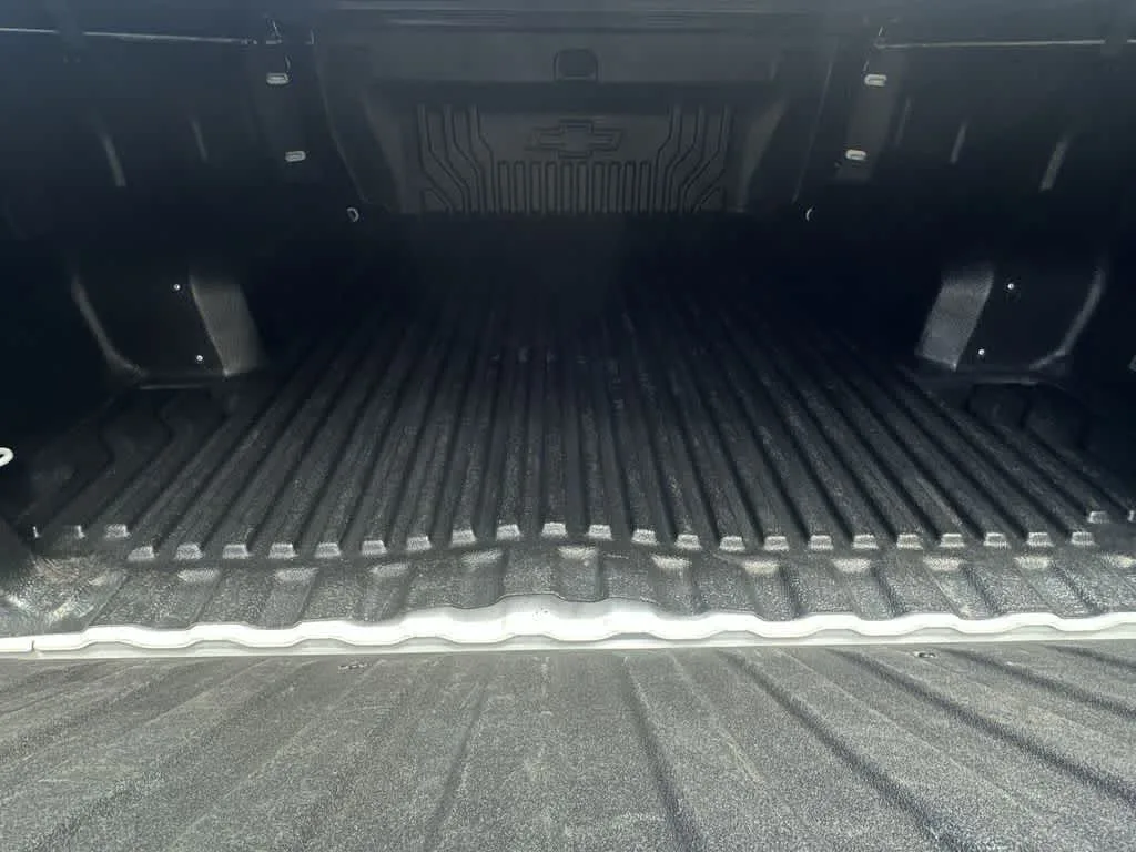 2025 Chevrolet Silverado 1500 RST photo 12
