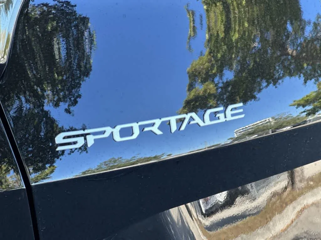 2026 Kia Sportage SX photo 10